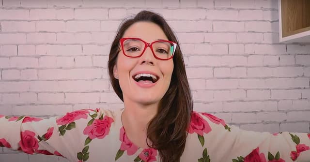 Bia Napolitano é uma influenciadora digital (Foto: Reprodução/ YouTube)